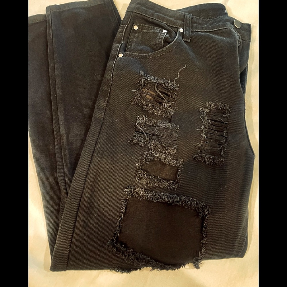 Fashion Nova Ripped Boyfriend Jeans